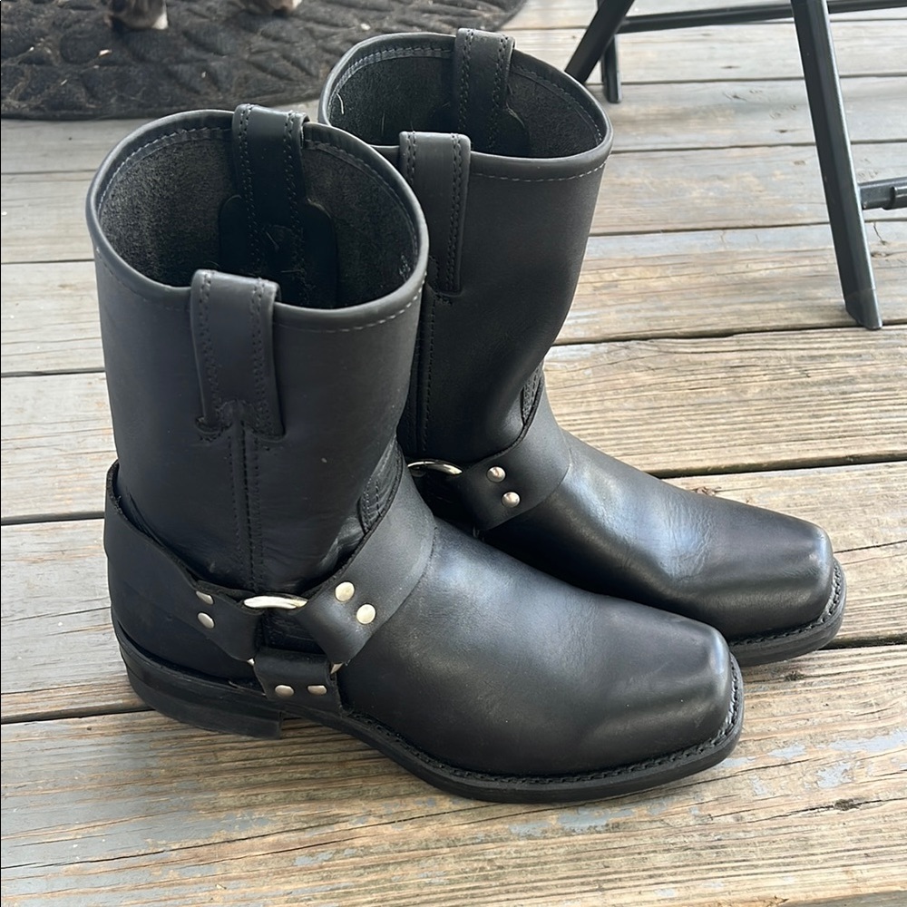 FRYE men’s size 8 black leather soft toe motorcycle harness boot